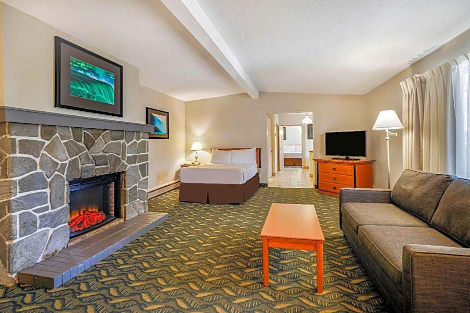 Travelodge by Wyndham Niagara Falls at the Falls