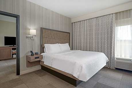Deluxe King Room - Non-Smoking