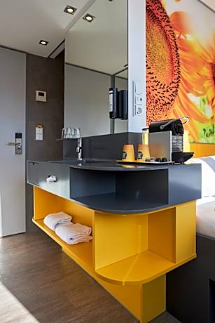 Single Room (33 ft²)