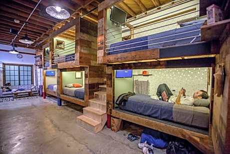 Bed in 10-Bed Mixed Dormitory Room