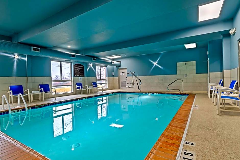 Holiday Inn Express Hotel & Suites Woodbridge By IHG