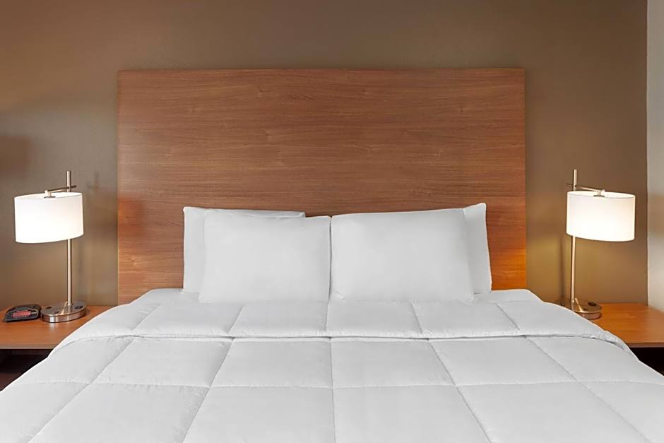 Photo 1 of 8 of 1 King Bed