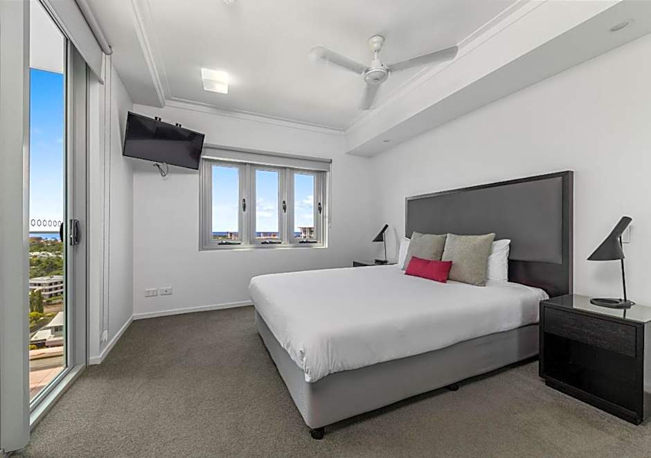 H on Mitchell Apartment Hotel