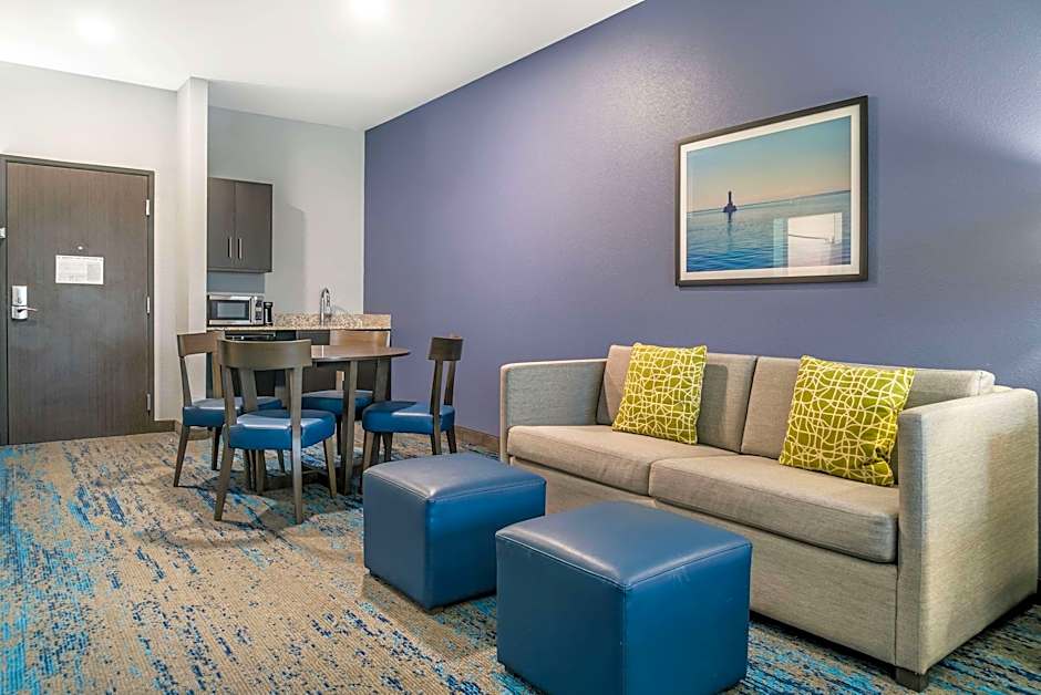Photo 1 of 5 of 1 King Bed Suite, Accessible