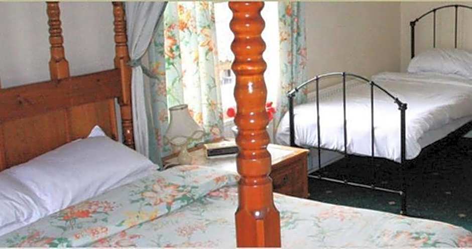 OYO Rose & Crown Hotel