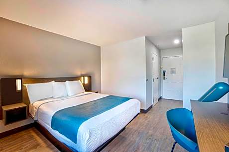 1 Queen Bed | ADA/Tub/Premium/Micfridge