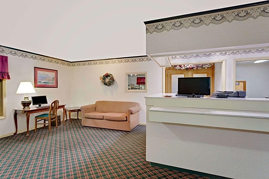 Super 8 by Wyndham Hillsville