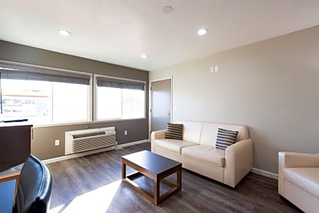 Two-Bedroom Queen Suite - Non-Smoking