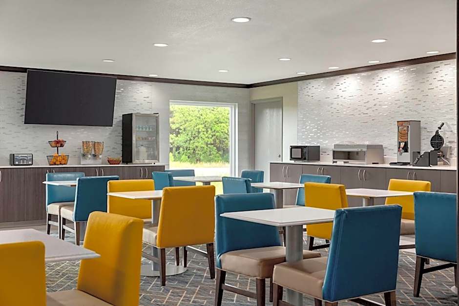 La Quinta Inn & Suites by Wyndham Peru Starved Rock St Park 