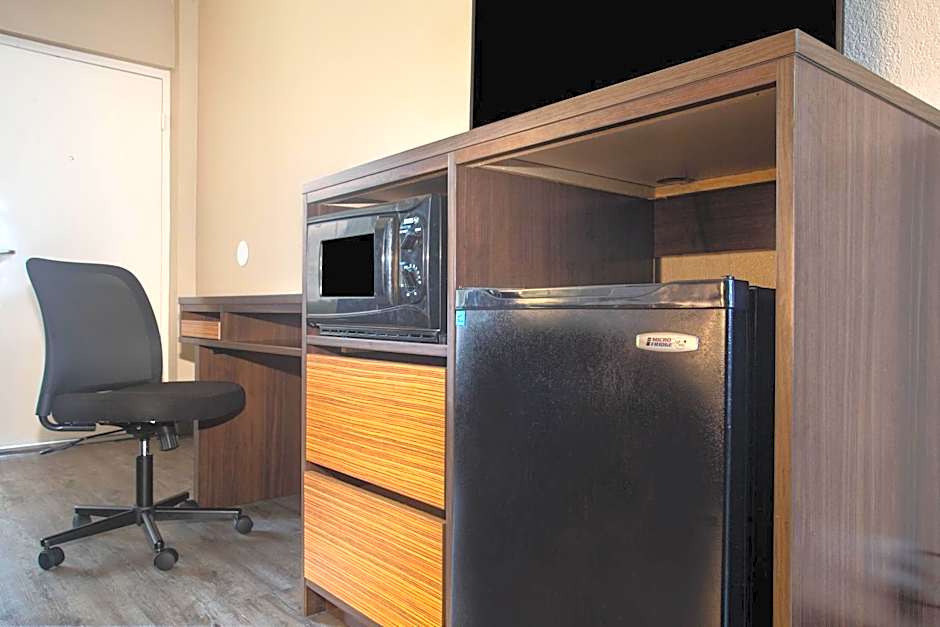 Super 8 by Wyndham Mobile I-65