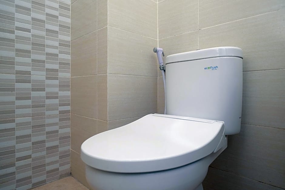 RedDoorz Plus near UMS Solo 2