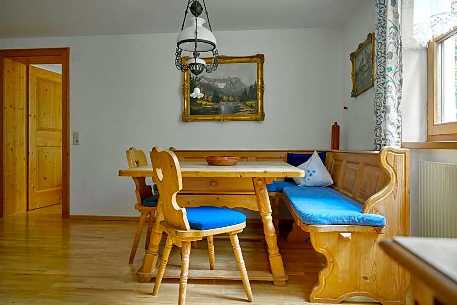 Alt Montafon Hotel Appartements by Pferd auf Wolke