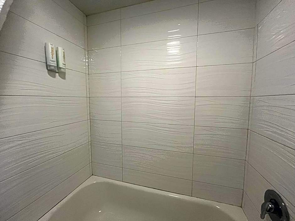 Clarion Inn & Suites Kissimmee-Lake Buena Vista South