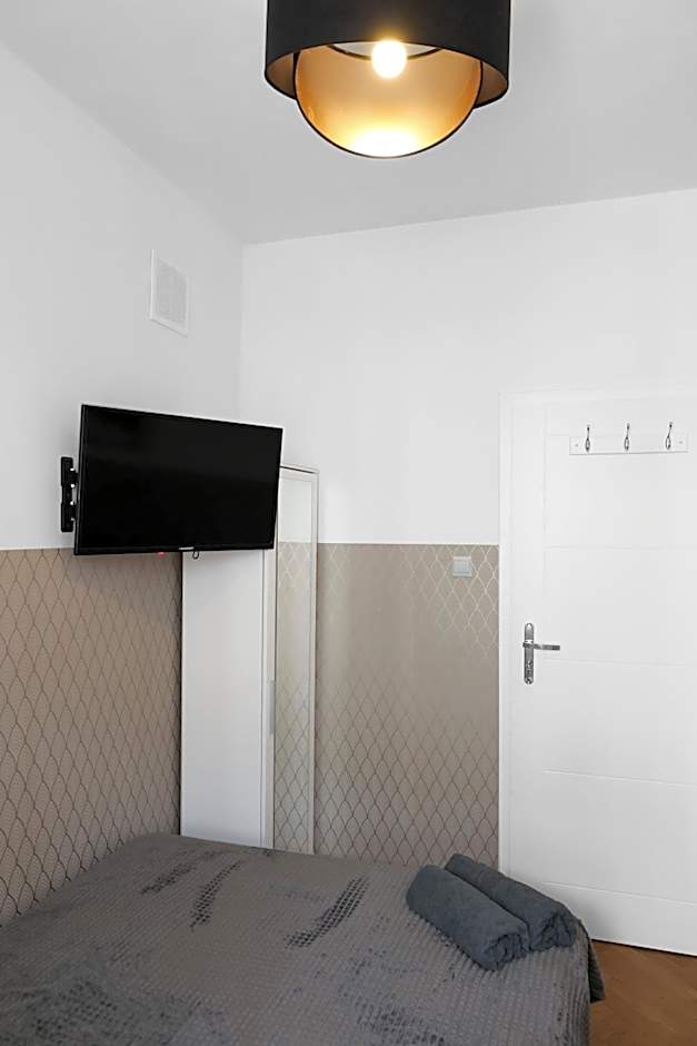 ClickTheFlat Three Crosses Square Apart Rooms