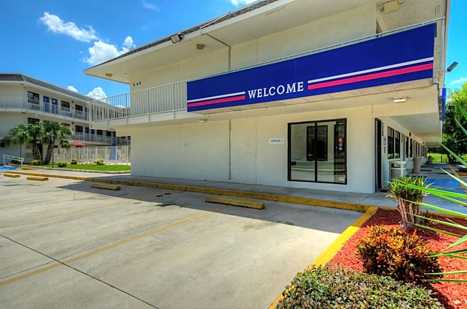 Motel 6-Bradenton, FL