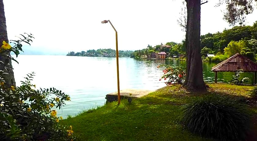 Tuk Tuk Timbul Bungalows