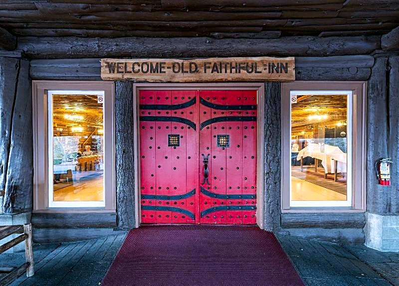 Old Faithful Inn - Inside the Park