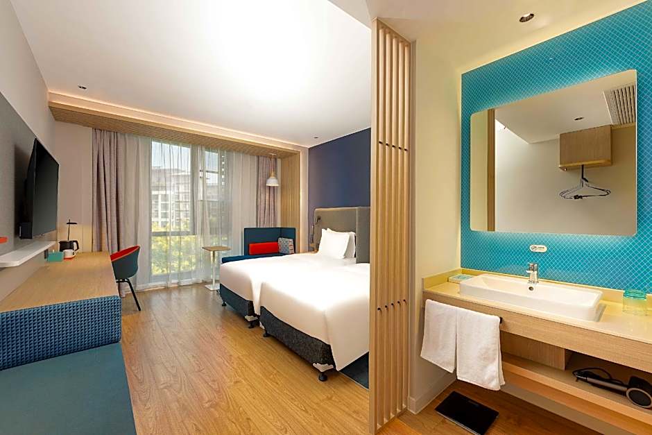 Holiday Inn Express Wuxi East Station By IHG