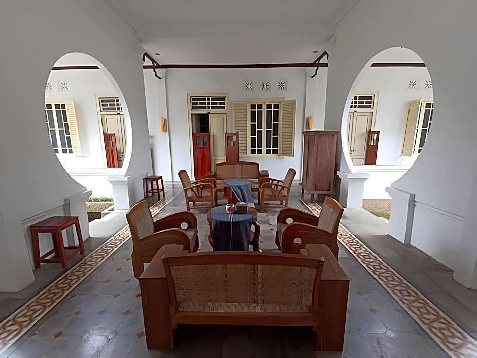 Mruyung Guest House Kota Lama Banyumas Mitra RedDoorz