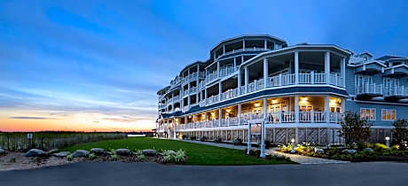 Large Balcony With Chaise Lounges