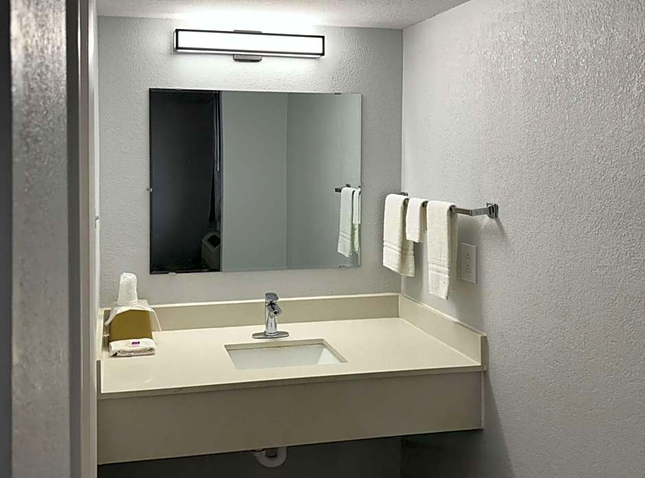 Motel 6 Huntsville AL University Dr.