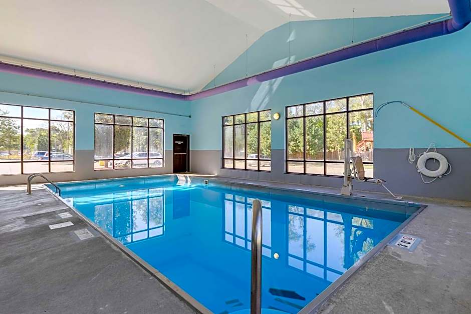 Econo Lodge Inn & Suites Fairgrounds