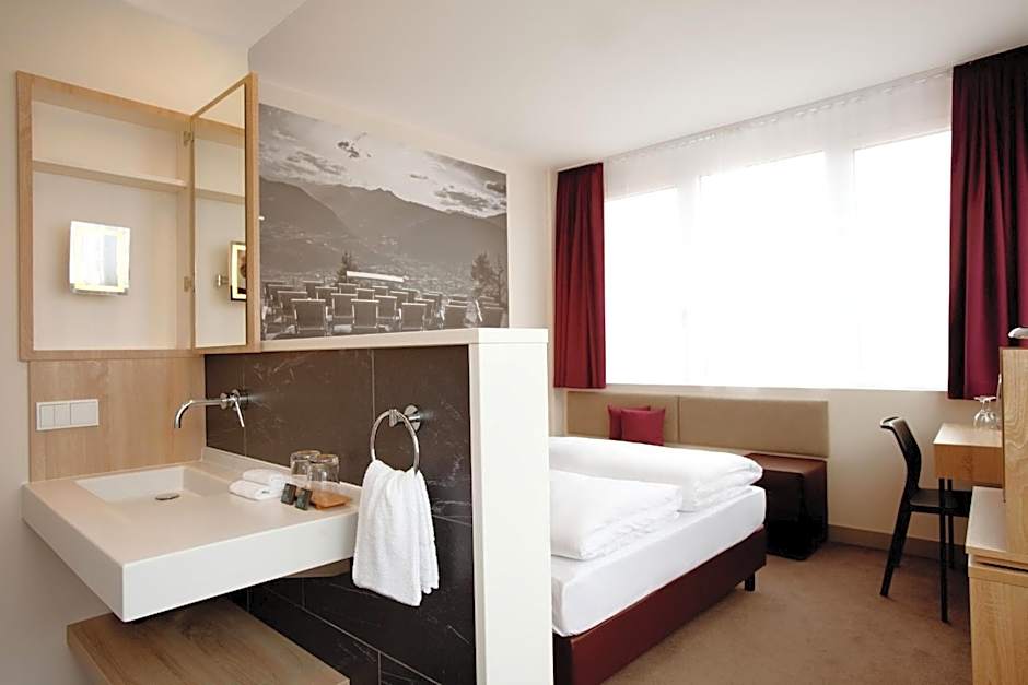 City Hotel MAX Munich West