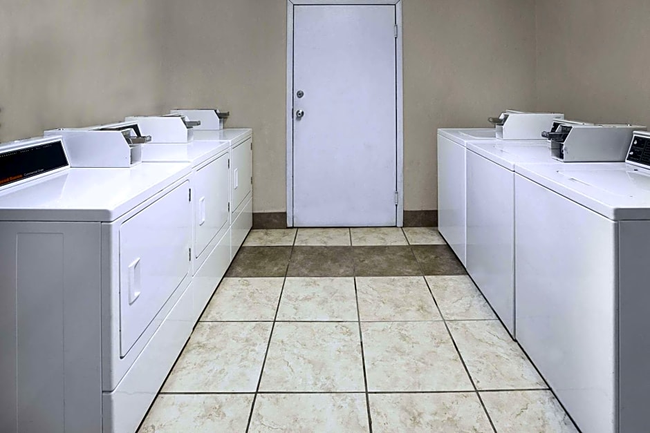 Days Inn by Wyndham Columbus-North Fort Benning