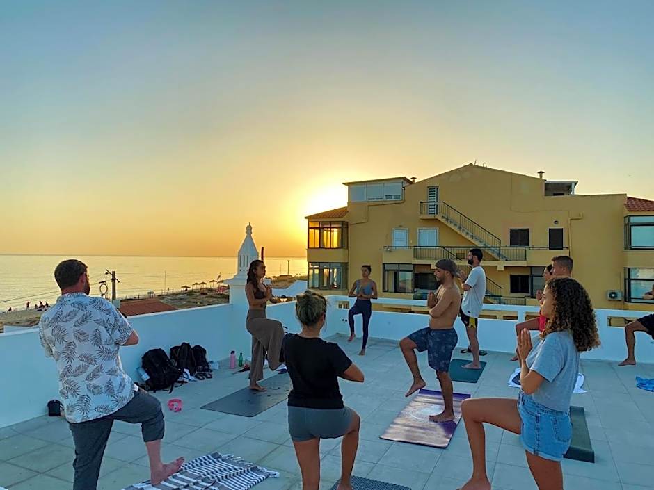 Blife Faro Beach Hostel & Rooms