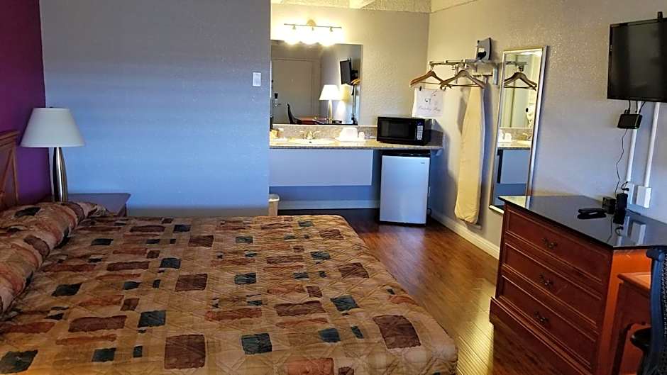 Santa Fe Inn - Pueblo