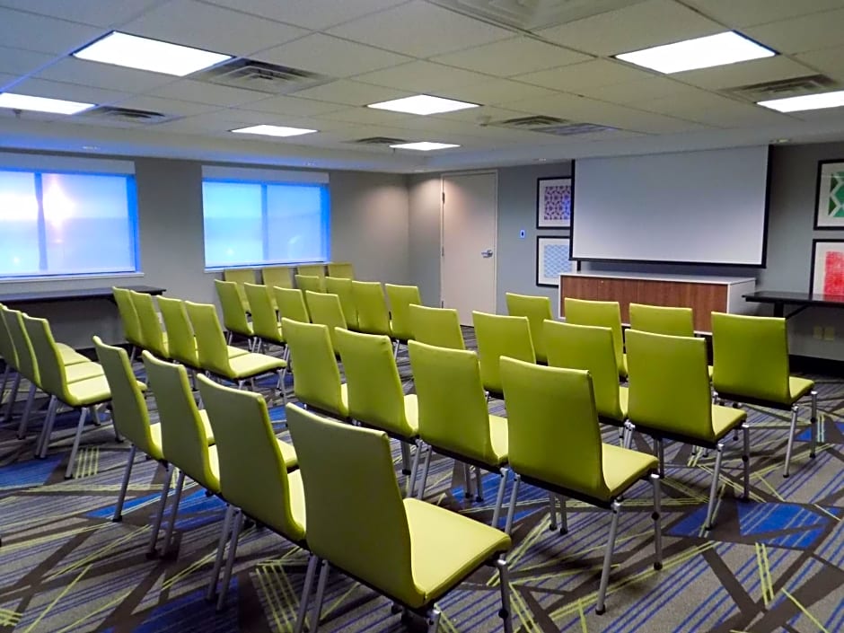 Holiday Inn Express & Suites Albuquerque-N. Balloon Fsta Park By IHG