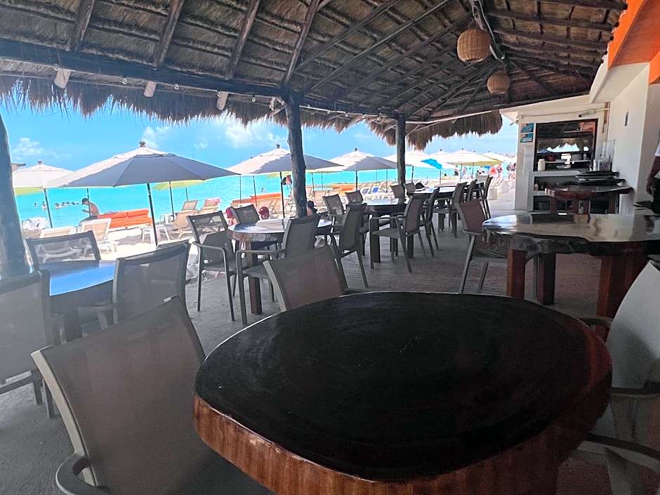 Cuxos Hotel Beachfront