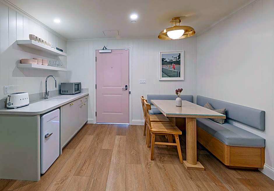 Bay Shores Peninsula Hotel