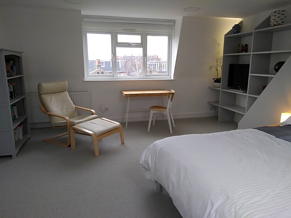 Sandra & Andrew's B&B – London
