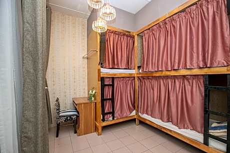 1 Person in 4-Bed Dormitory with Shared Bathroom - Mixed