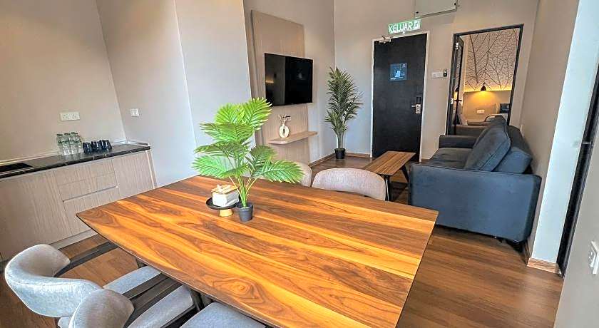 Hotel Brynton at Cameron Centrum Mall