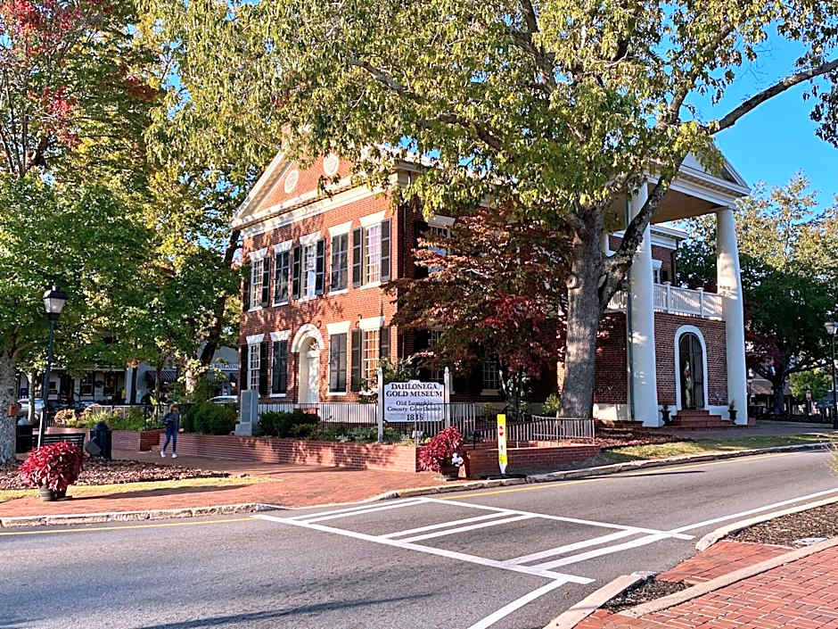 Holiday Inn Express and Suites Dahlonega - University Area By IHG