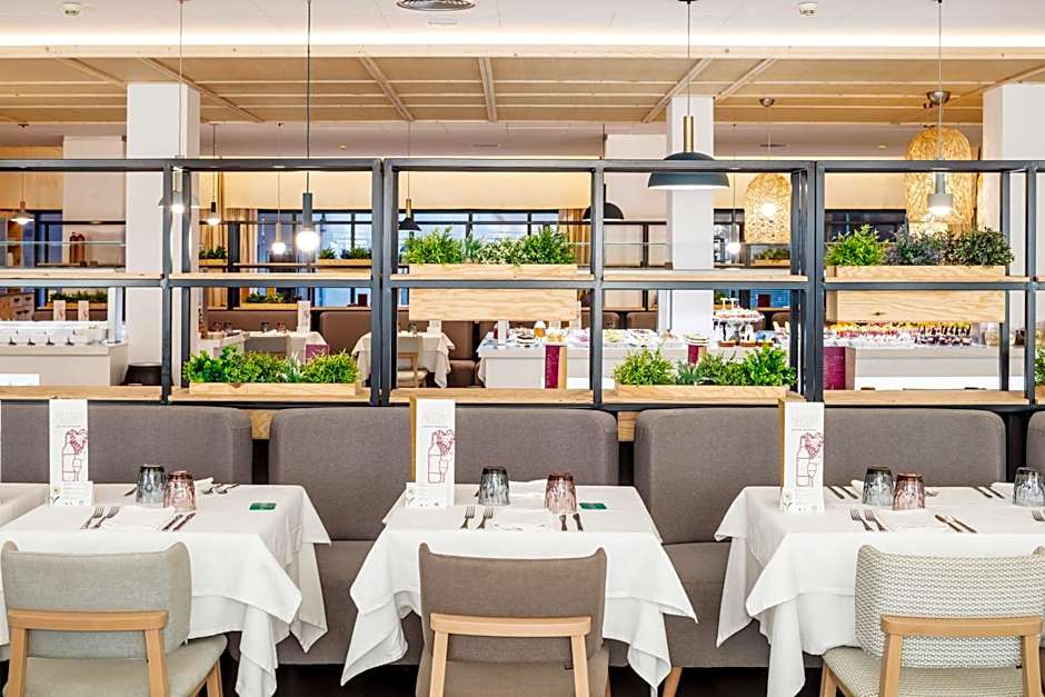 Aqua Hotel Bertran Park