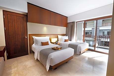 Deluxe Room Twin Bed with One-Time Mini-bar