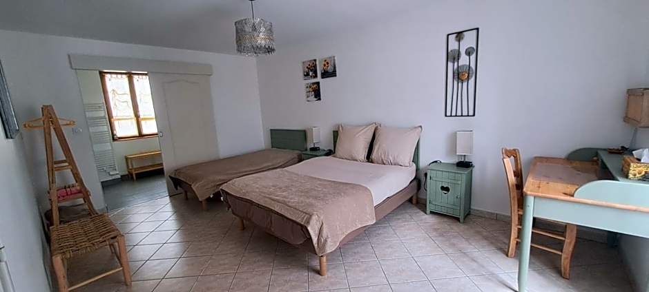 COUR LA DAME chez Béatris et Christophe Janson