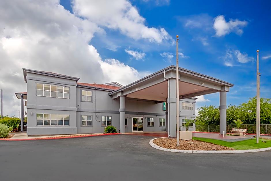 Quality Inn & Suites I-10 Near Fiesta Texas