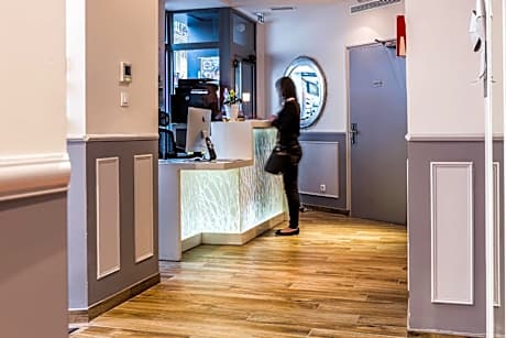 Budget Double Room Ground Floor Street View