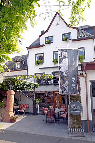 Wein- und Gästehaus M. Bai