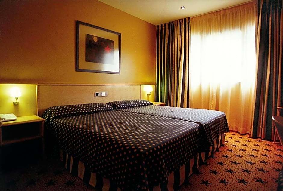 Photo 1 of 1 of Single Room