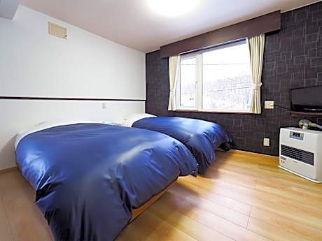 Twin Room with Bathroom