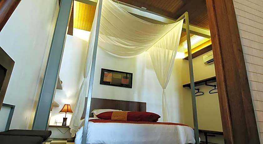 Courtyard At Heeren Boutique Hotel