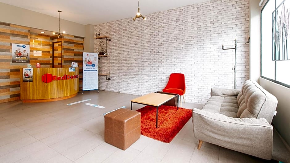 RedDoorz Plus near Osmena Highway 2