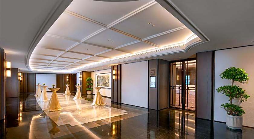 Yuexiu Hotel Guangzhou, Curio Collection by Hilton