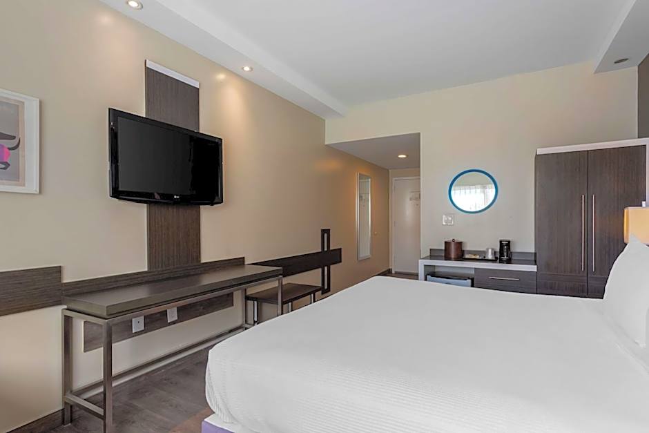 Best Western Plus Brooklyn Bay Hotel