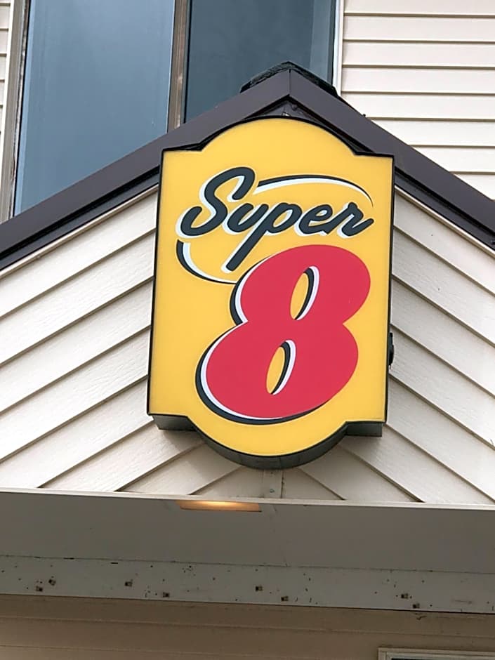 Super 8 by Wyndham Redfield